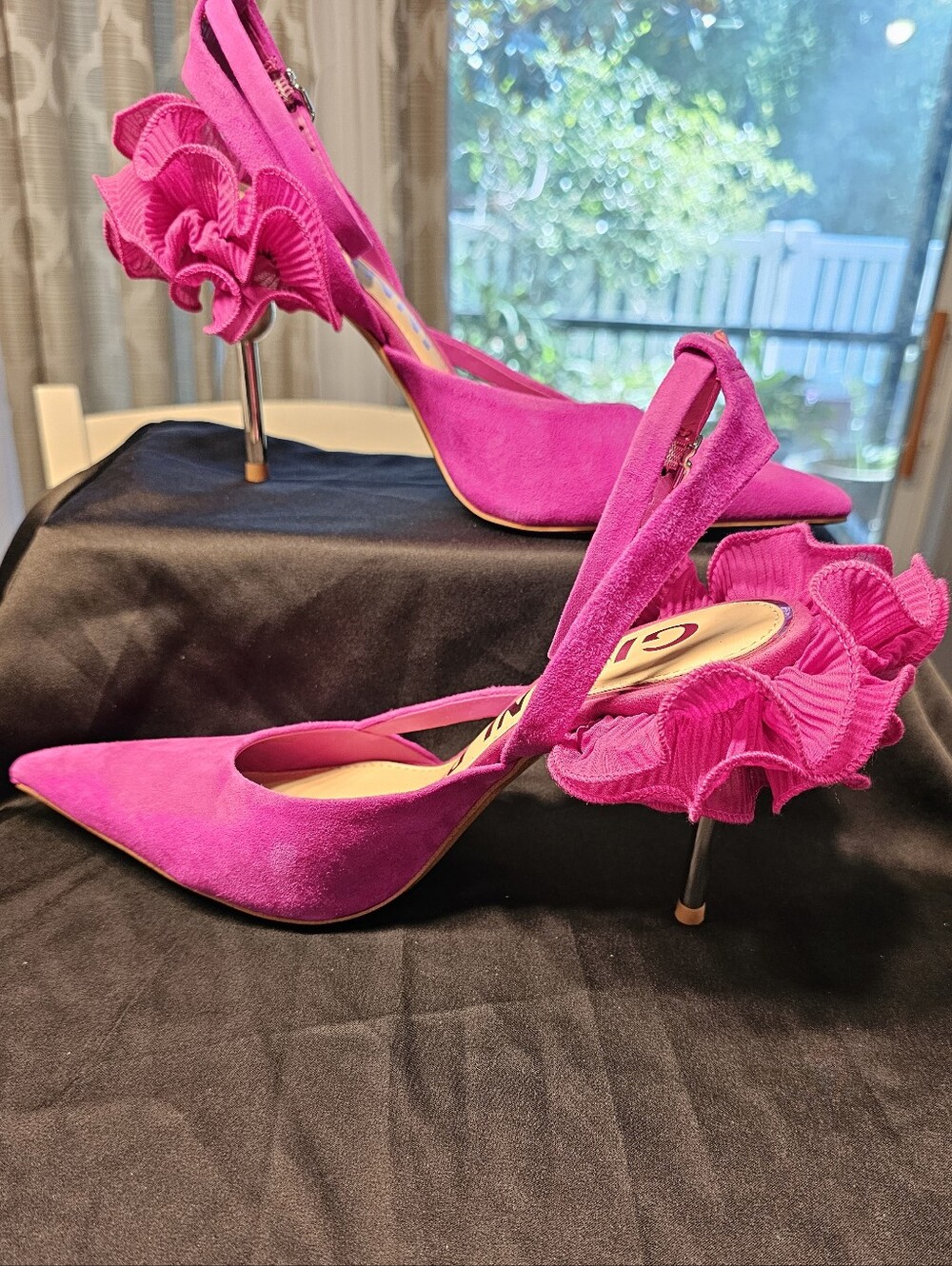 🔥 BARBIECORE DREAM HEELS 🔥Gianni Bini “Bradley” Suede Ruffle Pumps NIB 7.5